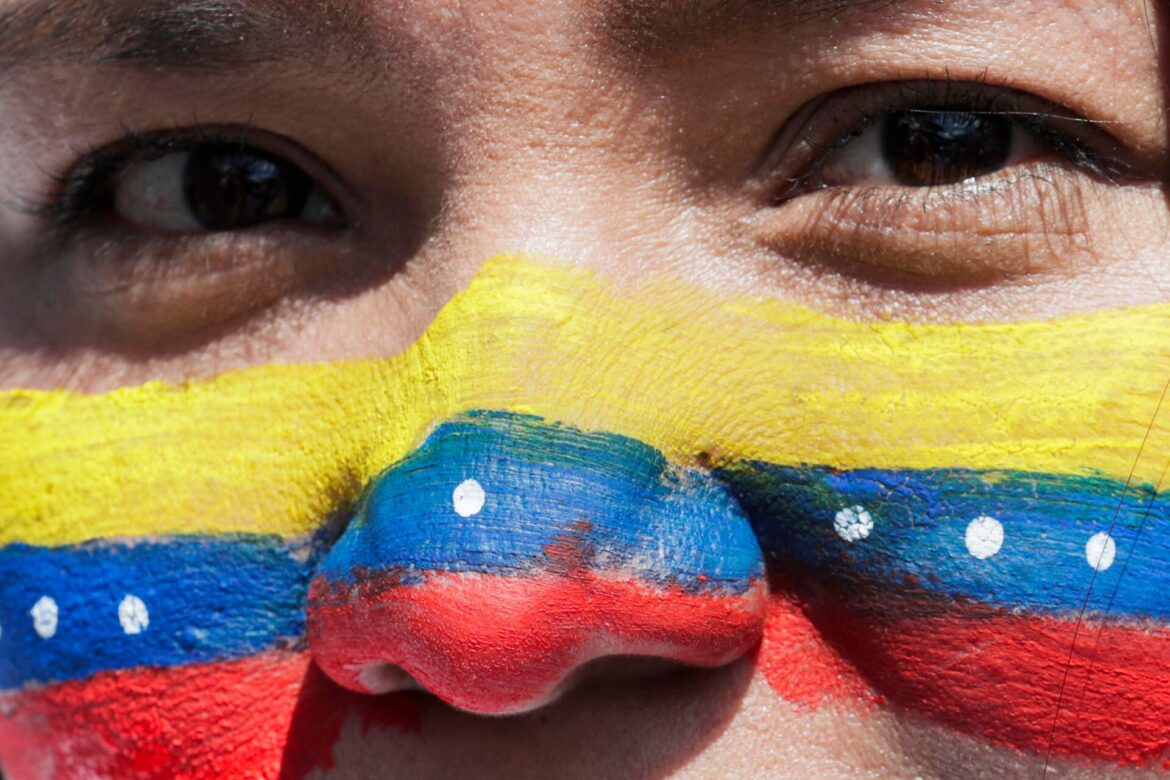 Biden extiende por 18 meses el permiso migratorio TPS para unos 600 mil  venezolanos