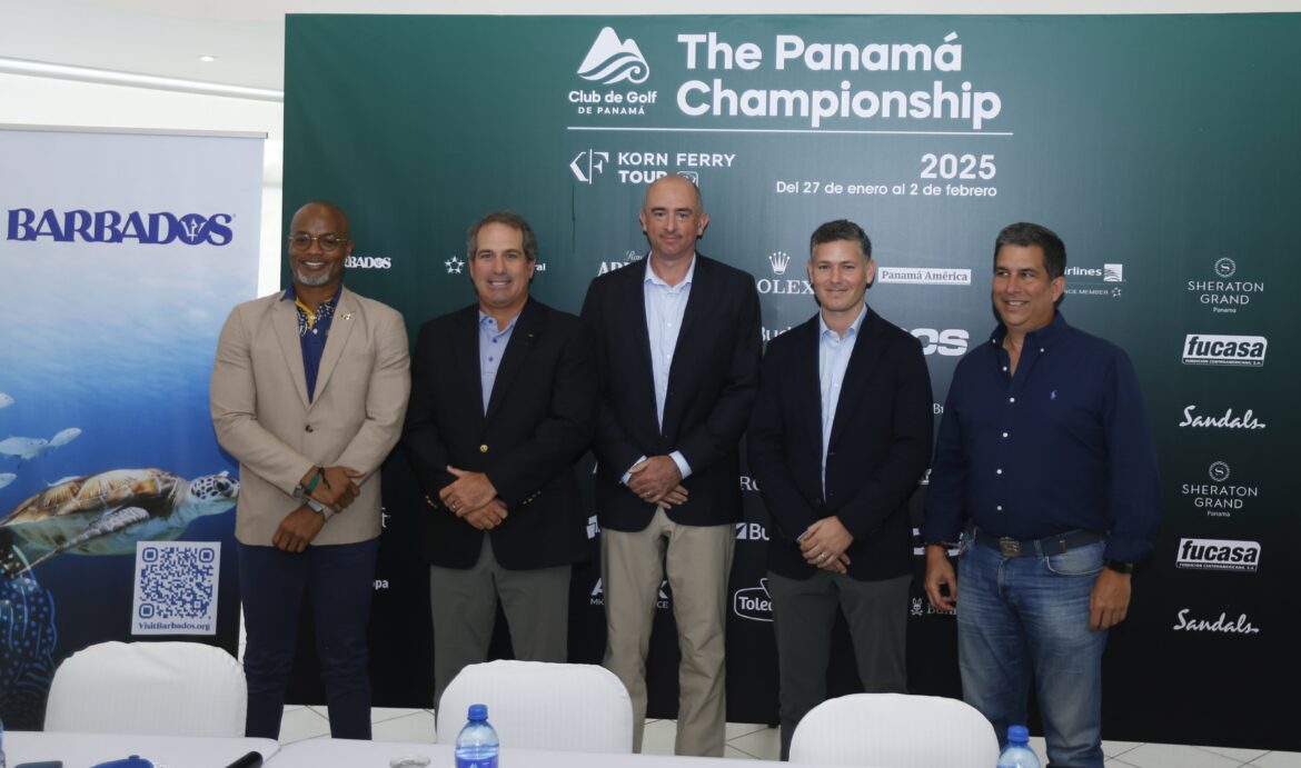 Roberto Durán, Rob Keller (c) y Carlos Sacre durante la conferencia de prensa en el Club de Golf de Panamá. Foto: Isaac Ortega
