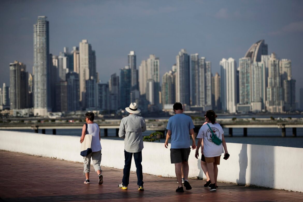 Turismo mundial se recupera y alcanza los 1,400 millones de viajeros en 2024
