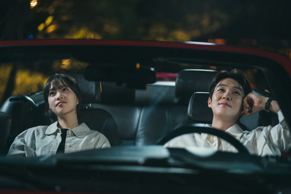 Park Bo-young as Kim Moo-bi and Choi Woo-shik as Ko Gyum in Melo Movie