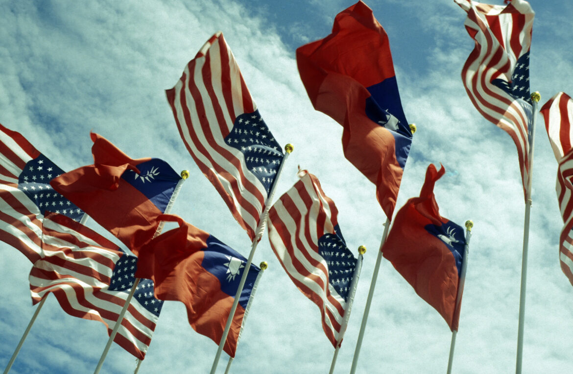Flags of the U.S. and Taiwan