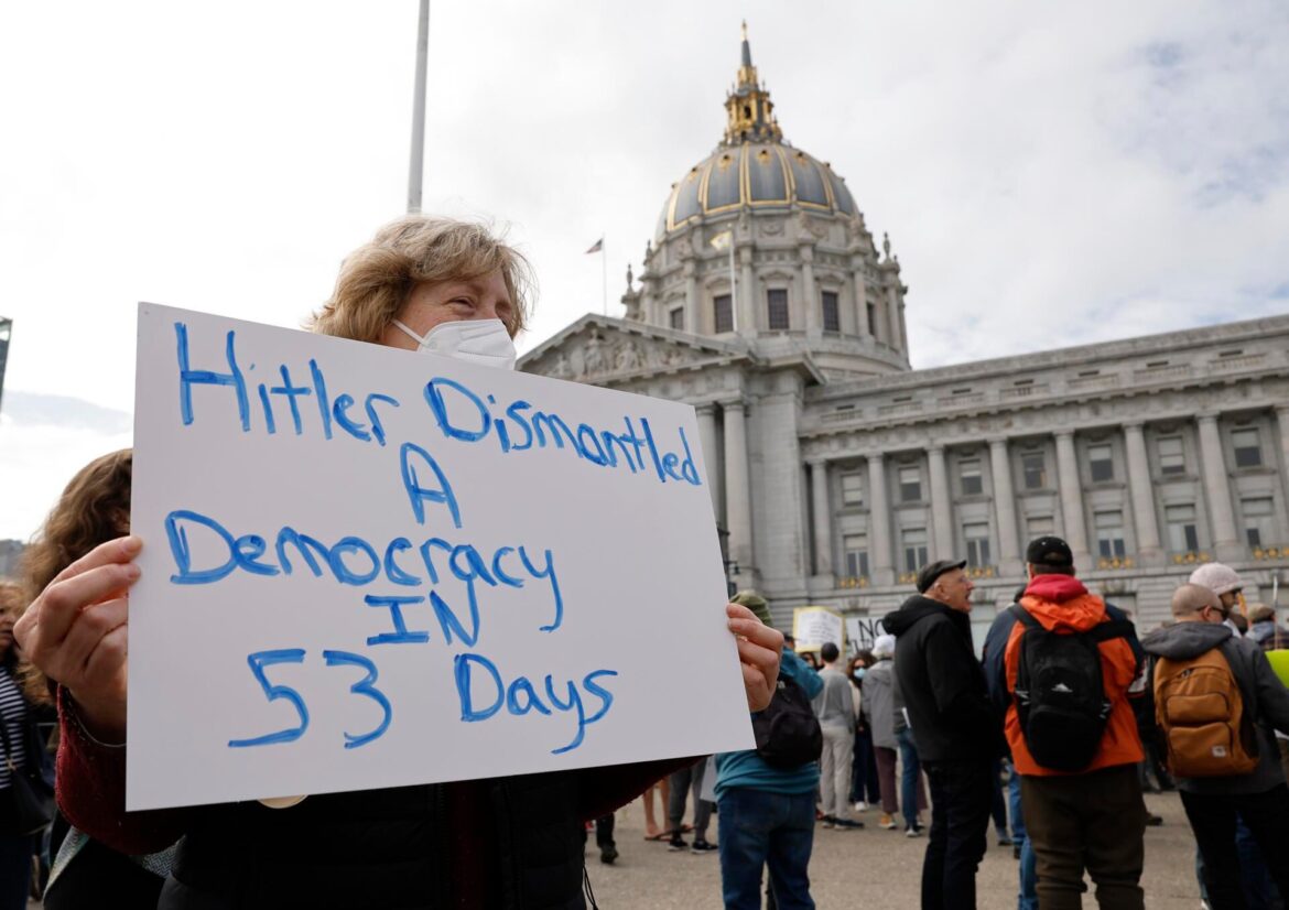 Trump y Musk muestran un frente unido y abogan por reducir la burocracia de Estados Unidos