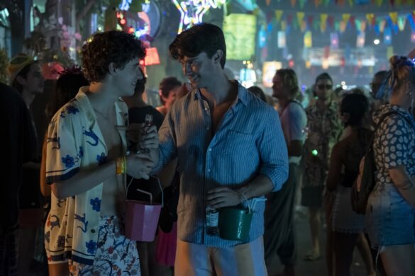 (L-R) Sam Nivola and Patrick Schwarzenegger in The White Lotus