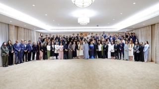 Mohammed bin Rashid meets with alumni of Dubai Business Associates programme