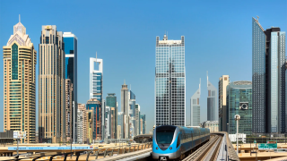 UAE Weather Update: Dusty Winds, Rough Seas, and Rising Temperatures Expected Through Monday