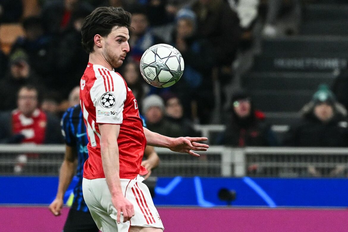 Arsenal's English midfielder #41 Declan Rice controls the ball during the UEFA Champions League, league phase day 7, football match between Inter Milan and Arsenal at San Siro stadium in Milan, northern Italy, on January 20, 2026. 