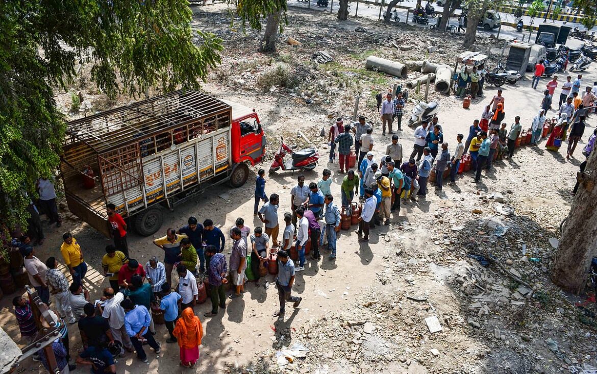 India's LPG shortage worsens as queues get longer at gas agencies