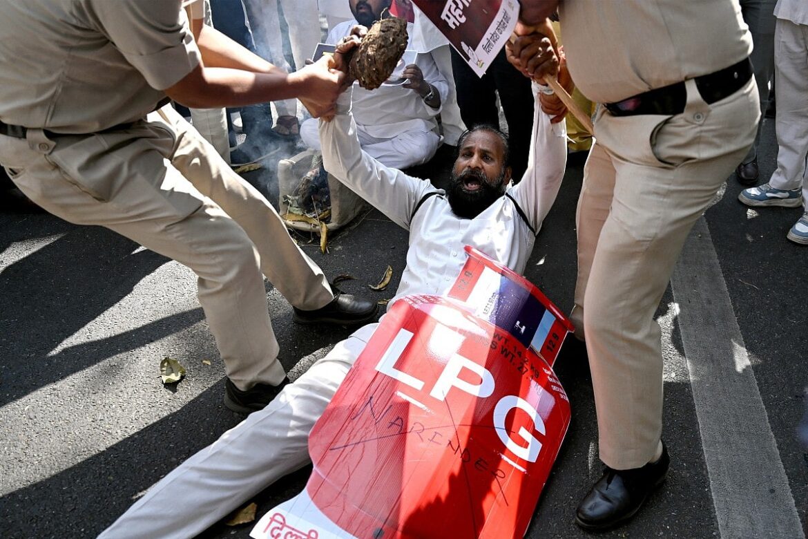 LPG curbs trigger panic bookings, disruptions across Indian cities