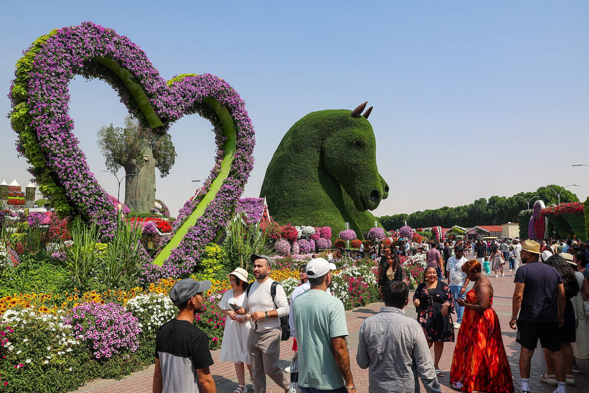 UAE residents throng Dubai Miracle Garden for free entry