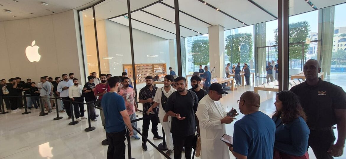 'We got here at 3am': Dubai shoppers spend the night waiting for iPhone 18 Pro Max