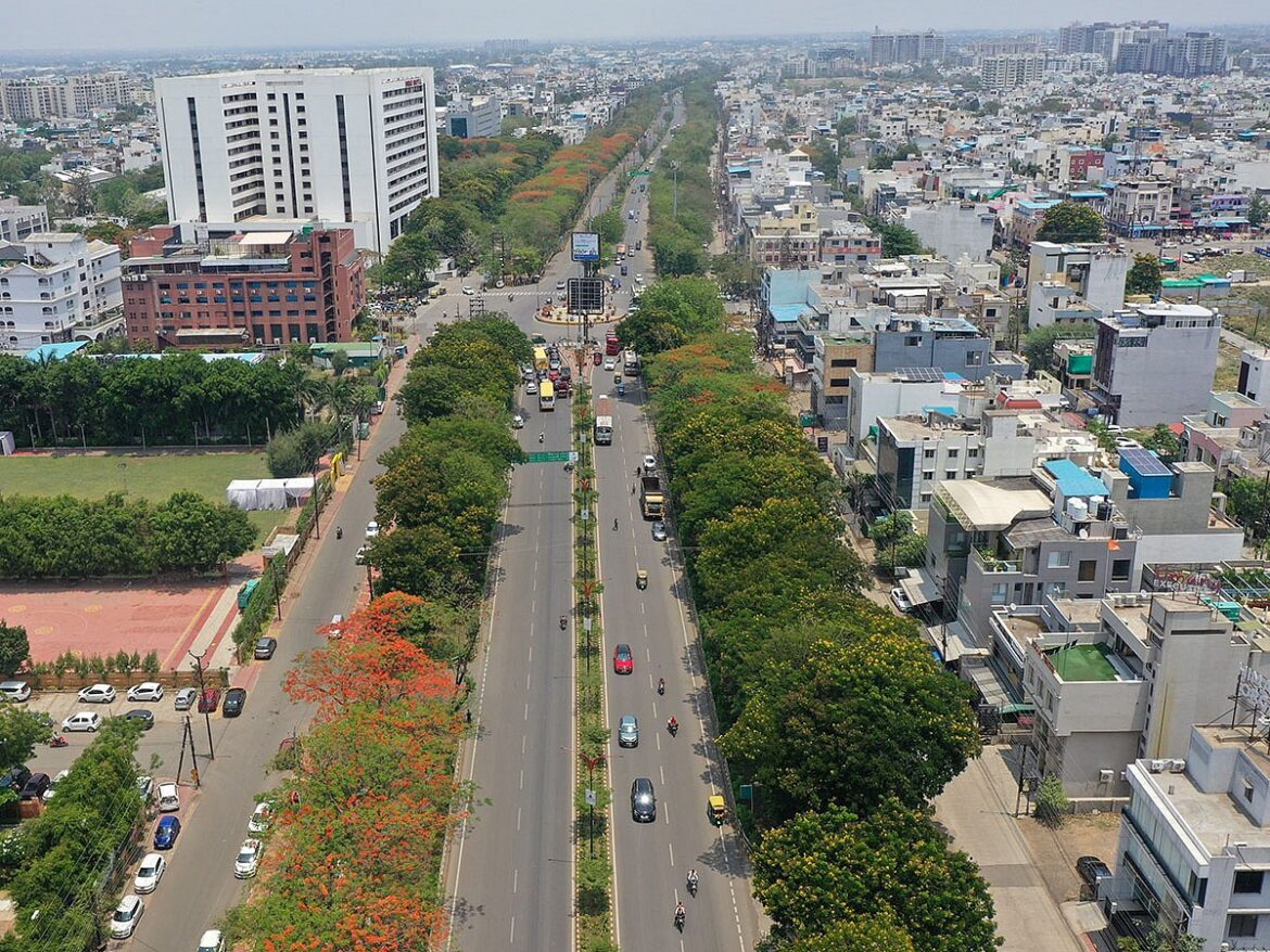 Who beat Indore by one point in India’s clean-air survey?