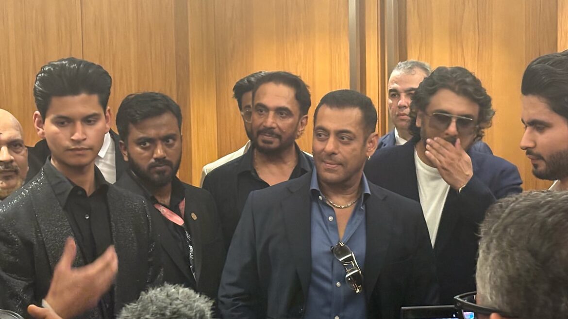 Salman Khan makes fleeting appearance in Dubai as huge crowd waits